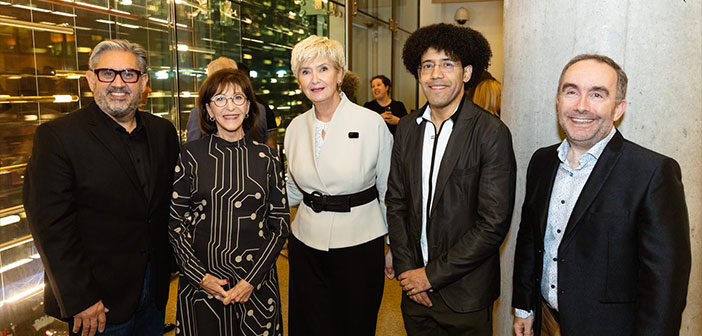 De gauche à droite : M. Marc Hervieux, directeur du Conservatoire de musique et d'art dramatique du Québec; Mme Madeleine Careau, Cheffe de la direction de l'OSM; Mme Isabelle Brais, épouse du premier ministre du Québec; M. Rafael Payare, directeur musical de l'OSM; M. Hugues Cloutier, directeur du Conservatoire de musique de Val-d’Or (Photo provenant de l'OSM)