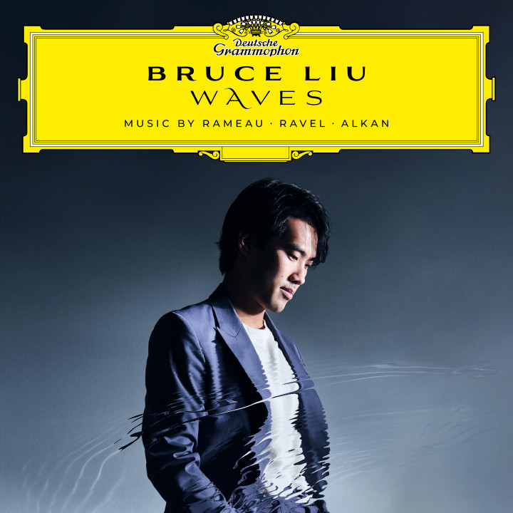 Bruce Liu posing for the album cover of WAVES, released on Deutsche Grammophon