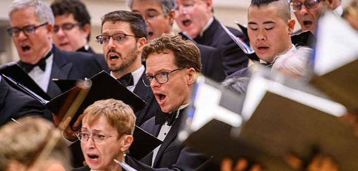 Amadeus Choir répétant pour un concert avec Sir Andrew Davis