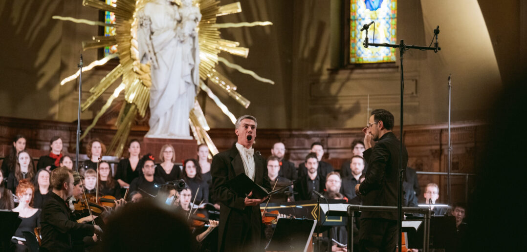 Phillip Addis (baritone soloist) with Orchestre classique de Montréal, performing Messiah